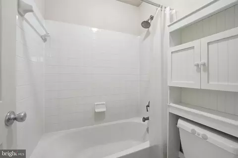 Bath - 7864 Meadowgate Dr, Manassas, VA 20112 photo 6 of 8