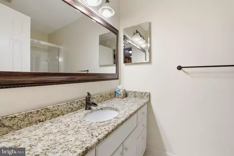 Bath - 7864 Meadowgate Dr, Manassas, VA 20112 photo 7 of 8