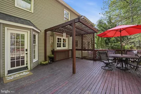 Exterior - 7864 Meadowgate Dr, Manassas, VA 20112 photo 2 of 11
