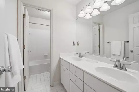Bath - 7864 Meadowgate Dr, Manassas, VA 20112 photo 5 of 8