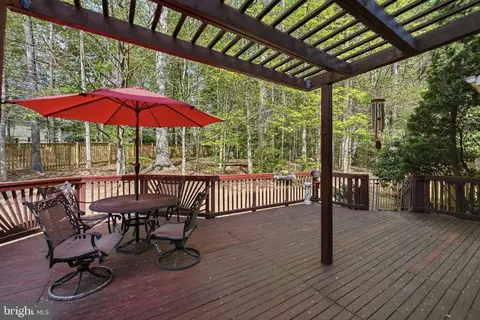 Exterior - 7864 Meadowgate Dr, Manassas, VA 20112 photo 7 of 11