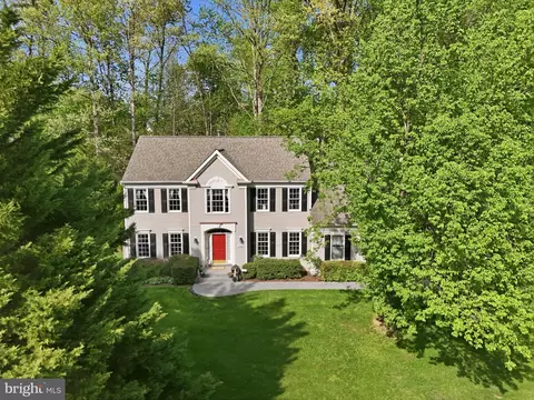 Exterior - 7864 Meadowgate Dr, Manassas, VA 20112 photo 5 of 11