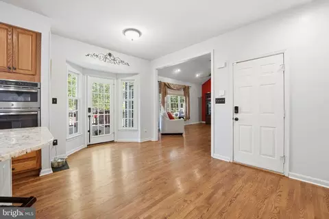 Entry Way - 7864 Meadowgate Dr, Manassas, VA 20112 photo 4 of 7