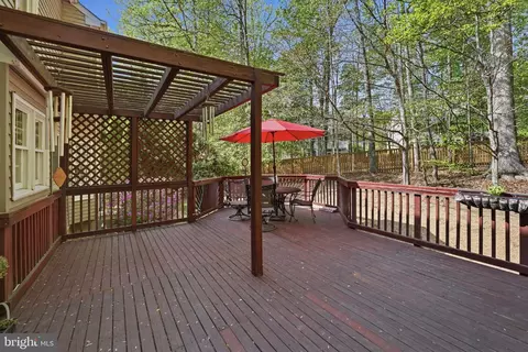Exterior - 7864 Meadowgate Dr, Manassas, VA 20112 photo 6 of 11