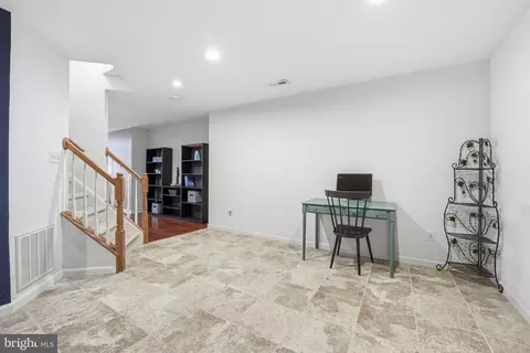Entry Way - 7864 Meadowgate Dr, Manassas, VA 20112 photo 7 of 7