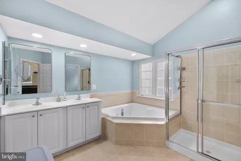Bath - 14189 Clatterbuck Loop, Gainesville, VA 20155 photo 1 of 4
