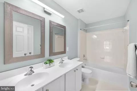 Bath - 14189 Clatterbuck Loop, Gainesville, VA 20155 photo 3 of 4