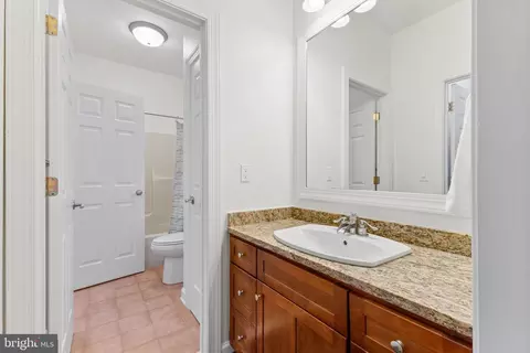 Bath - 12868 Paddle Wheel Ct, Manassas, VA 20112 photo 3 of 5