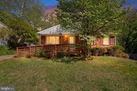 13911 Lynhurst Dr, Woodbridge, VA 22193
