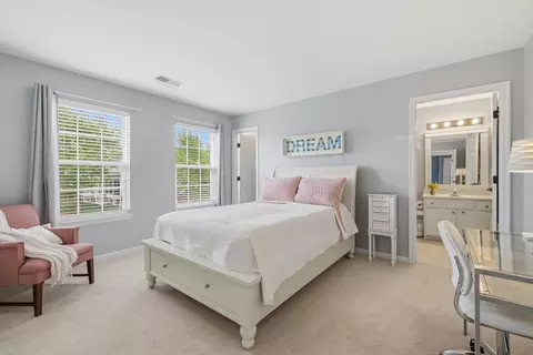 Bedroom - 14247 Murphy Ter, Gainesville, VA 20155 photo 4 of 9
