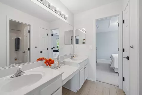 Bath - 14247 Murphy Ter, Gainesville, VA 20155 photo 5 of 7