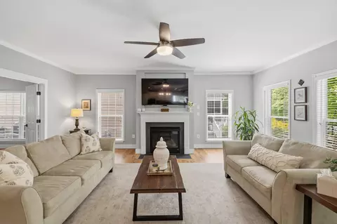 Living - 14247 Murphy Ter, Gainesville, VA 20155 photo 3 of 3