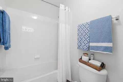 Bath - 14247 Murphy Ter, Gainesville, VA 20155 photo 6 of 7
