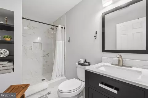 Bath - 14247 Murphy Ter, Gainesville, VA 20155 photo 7 of 7