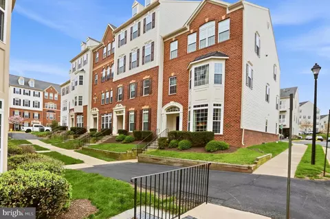 7469 Brunson Cir, Gainesville, VA 20155