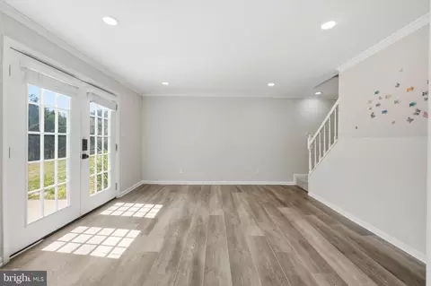 Living - 9991 Suheil Rd, Manassas, VA 20111 photo 5 of 9