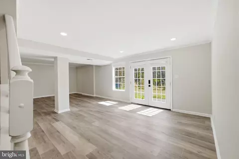 Living - 9991 Suheil Rd, Manassas, VA 20111 photo 3 of 9