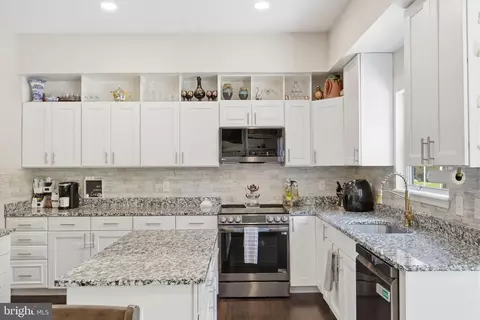 Kitchen - 9991 Suheil Rd, Manassas, VA 20111 photo 2 of 4