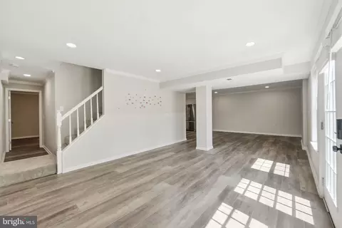 Living - 9991 Suheil Rd, Manassas, VA 20111 photo 4 of 9