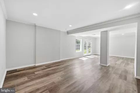 Living - 9991 Suheil Rd, Manassas, VA 20111 photo 8 of 9