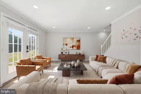 Living - 9991 Suheil Rd, Manassas, VA 20111 photo 6 of 9