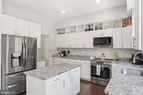 Kitchen - 9991 Suheil Rd, Manassas, VA 20111 photo 3 of 4