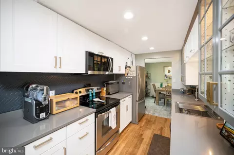Kitchen - 15744 Vista Dr, Dumfries, VA 22025 photo 2 of 3