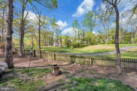 Exterior - 15744 Vista Dr, Dumfries, VA 22025 photo 12 of 13