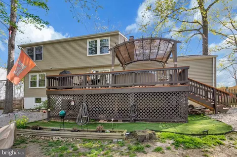 Exterior - 15744 Vista Dr, Dumfries, VA 22025 photo 8 of 13