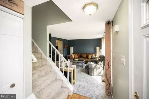 Entry Way - 15744 Vista Dr, Dumfries, VA 22025 photo 1 of 2