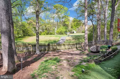 Exterior - 15744 Vista Dr, Dumfries, VA 22025 photo 13 of 13
