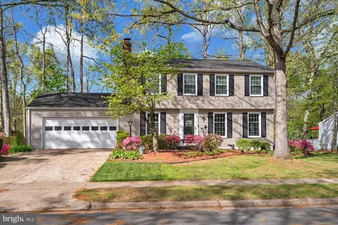 Exterior - 15744 Vista Dr, Dumfries, VA 22025 photo 2 of 13