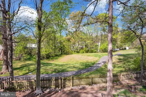 Exterior - 15744 Vista Dr, Dumfries, VA 22025 photo 11 of 13