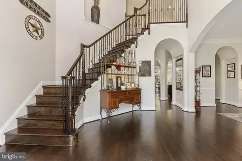 Entry Way - 8306 Roxborough Loop, Gainesville, VA 20155 photo 4 of 15
