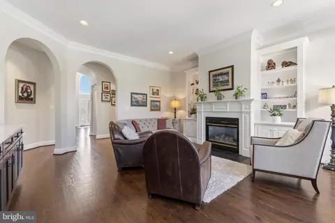 Entry Way - 8306 Roxborough Loop, Gainesville, VA 20155 photo 6 of 15