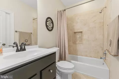 Entry Way - 8306 Roxborough Loop, Gainesville, VA 20155 photo 12 of 15