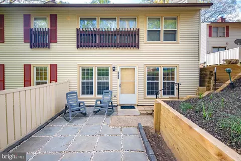 2832 Chablis Cir, Woodbridge, VA 22192