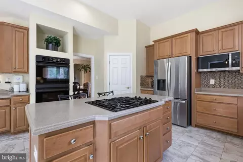 Kitchen - 18805 Hundred Acre Ln, Triangle, VA 22172 photo 5 of 5