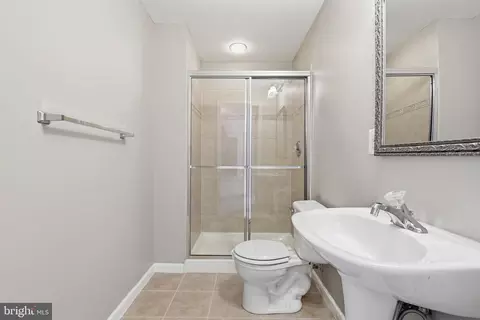 Bath - 18805 Hundred Acre Ln, Triangle, VA 22172 photo 5 of 5