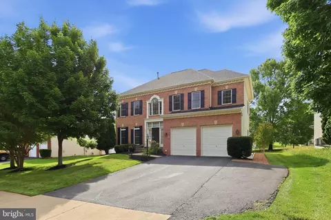 18805 Hundred Acre Ln, Triangle, VA 22172