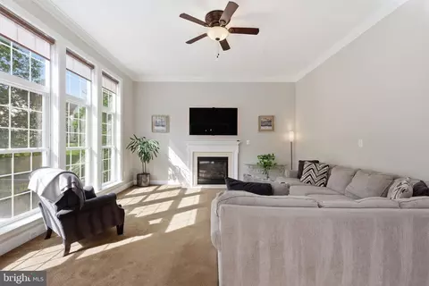 Living - 18805 Hundred Acre Ln, Triangle, VA 22172 photo 4 of 5