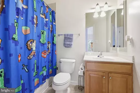 Bath - 18805 Hundred Acre Ln, Triangle, VA 22172 photo 4 of 5