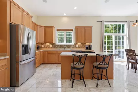 Kitchen - 18805 Hundred Acre Ln, Triangle, VA 22172 photo 3 of 5