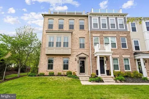 2011 Alder Ln, Dumfries, VA 22026