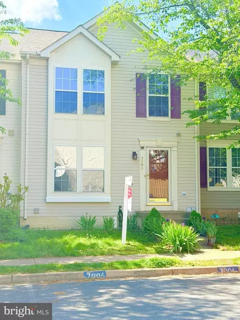 7006 Rogue Forest Ln, Gainesville, VA 20155