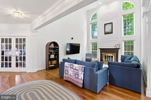 Living - 7858 Meadowgate Dr, Manassas, VA 20112 photo 1 of 2