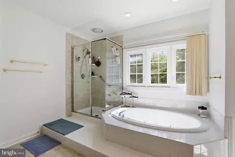 Bath - 7858 Meadowgate Dr, Manassas, VA 20112 photo 5 of 6