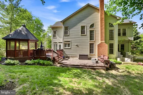 Exterior - 7858 Meadowgate Dr, Manassas, VA 20112 photo 5 of 8