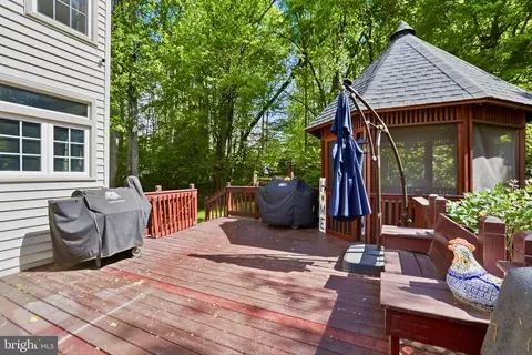 Exterior - 7858 Meadowgate Dr, Manassas, VA 20112 photo 4 of 8