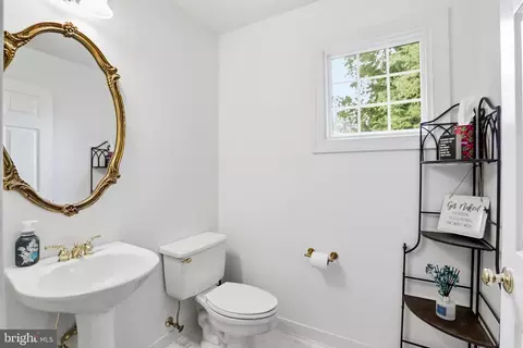 Bath - 7858 Meadowgate Dr, Manassas, VA 20112 photo 2 of 6